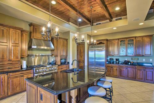 Gorgeous Mesa Vacation Home with Mountain Views - image 10