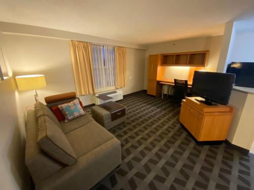 MainStay Suites Middleburg Heights Cleveland Airport