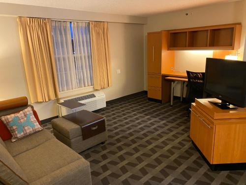 MainStay Suites Middleburg Heights Cleveland Airport