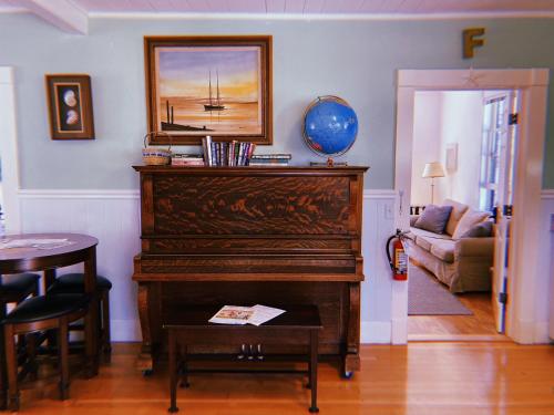 Santa Cruz Hostel – Santa Cruz, CA