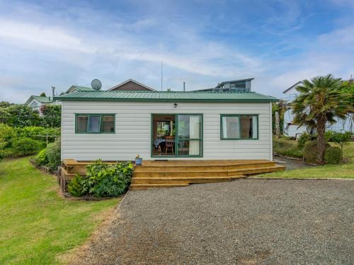 The Bach - Whitianga Holiday Home