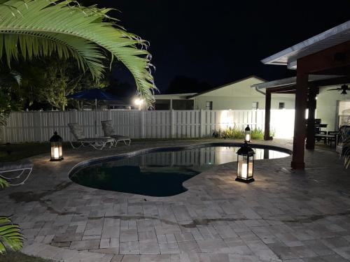 Tropical Luxury Escape Heated Pool Pets OK IMG short Drive to Gulf Beaches