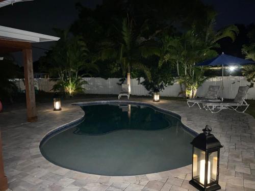 Tropical Luxury Escape Heated Pool Pets OK IMG short Drive to Gulf Beaches