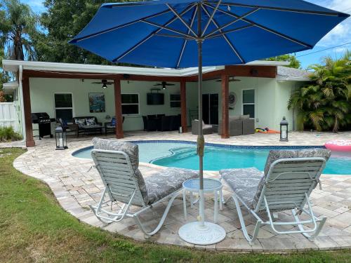 Tropical Luxury Escape Heated Pool Pets OK IMG short Drive to Gulf Beaches