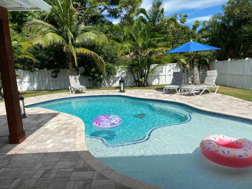 Tropical Luxury Escape Heated Pool Pets OK IMG short Drive to Gulf Beaches