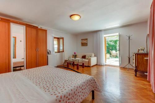 Apartments and rooms with parking space Nerezine, Losinj - 8049