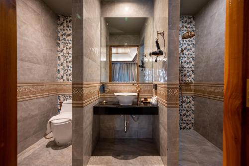At Gate Thaphae Hotel Room Type - Executive Suite