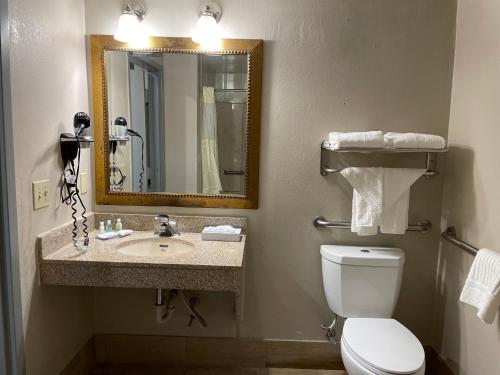 Clarion Pointe Atlanta Airport College Park - image 7