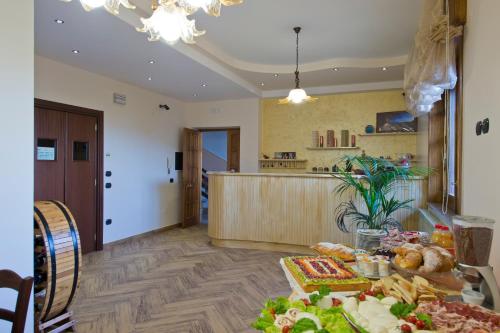 Лоби, Mamaral in Аджерола