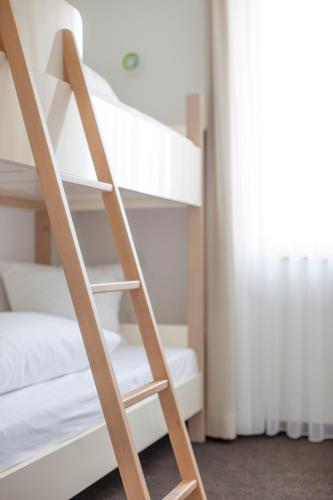 1 queen bed, 1 bunk bed