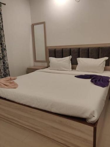 Chillx comfort stay 2bhk luxury apt photo