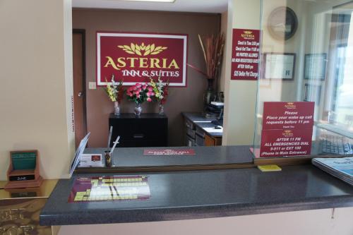 ล็อบบี้, Coratel Inn and Suites Maple Grove in เมเปิล กรูฟ (MN)