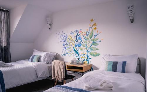 2 twin beds