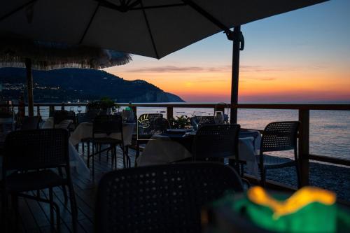 Ferienwohnung ulivo mit Pool und Privatstrand