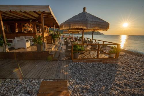 Ferienwohnung ulivo mit Pool und Privatstrand