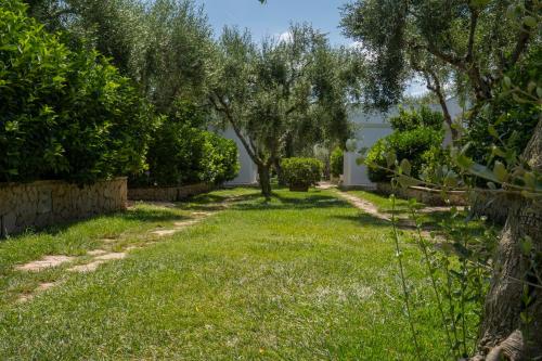 Ferienwohnung ulivo mit Pool und Privatstrand