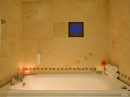 Kreutzwald Hotel Tallinn - image 2