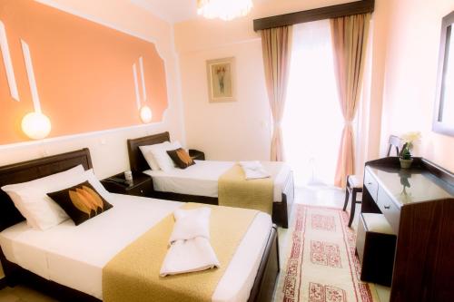 2 twin beds