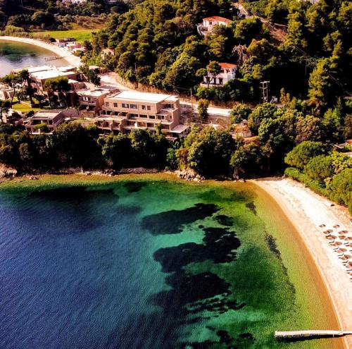 . Cape Kanapitsa Hotel & Suites