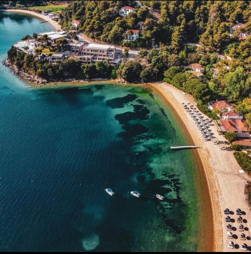Cape Kanapitsa Hotel & Suites - image 4