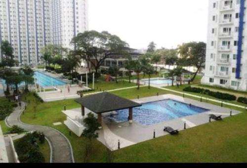 Grass Residences 1 Unit BR w/ Balcony