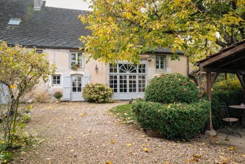 Viesnīcas āriene, La Cuverie du Château (La Cuverie du Chateau) in Corcelles-les-Arts