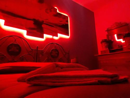 1 queen bed, 1 bunk bed