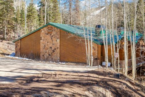 Beautiful Ski-in Ski-out Condo Located On The Eagle Point Resort! condo