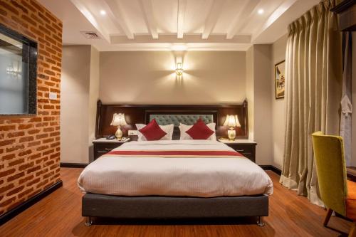 Heritage Deluxe Room image 10
