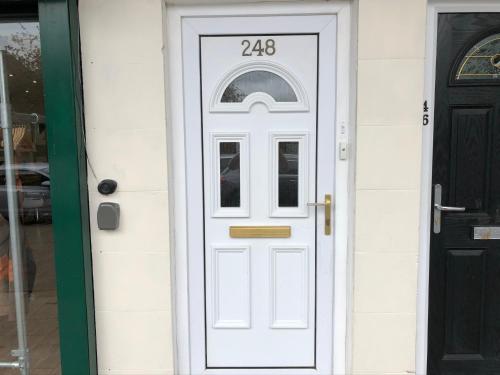 Lovely 2-Bed Apartment in Solihull
