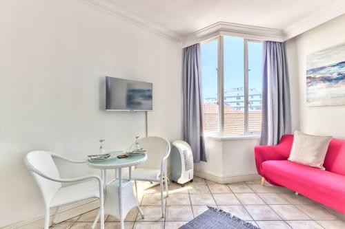 Small Basic apartment in Atlantic Towers Sea Point