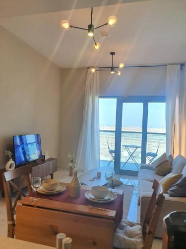 Cozy 1-bedroom apartment in Dubai South with Pool, Dubaï