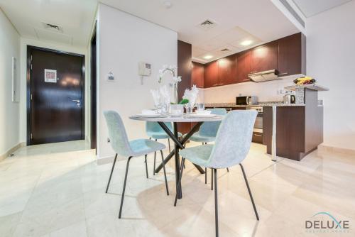 Holiday Rate Chic 1BR with Balcony in Prime Spot BY Deluxe Holiday Homes, Dubaj (fotografie 3)