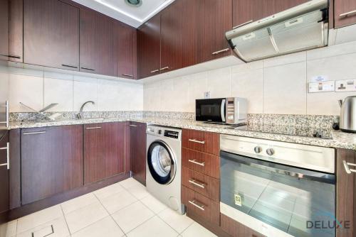 Holiday Rate Chic 1BR with Balcony in Prime Spot BY Deluxe Holiday Homes, Dubaj (fotografie 4)