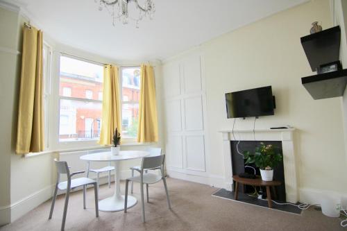 Picture of Spacious Bright 1 Bed Flat In Fulham By The Thames