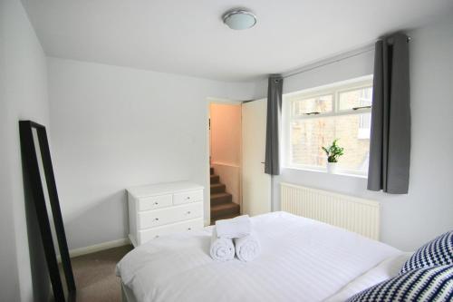 Picture of Spacious Bright 1 Bed Flat In Fulham By The Thames