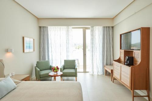 Sunrise Jade - Adults Only - image 8