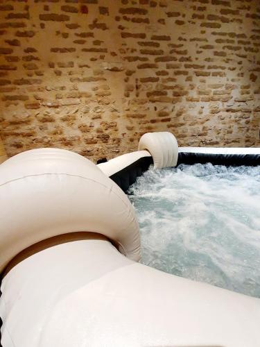 Maison de charme avec jacuzzi gîte à louer Grazac