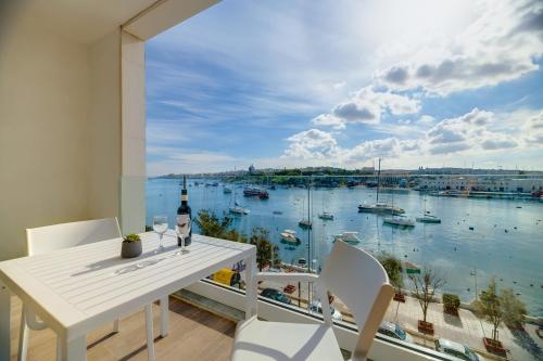 Superlative Apartment With Valletta and Harbour Views - Tap to explore photos