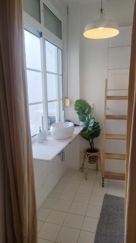 Tiny suite with private bathroom - Bairro Alto 2