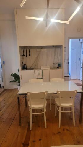 Tiny suite with private bathroom - Bairro Alto 3
