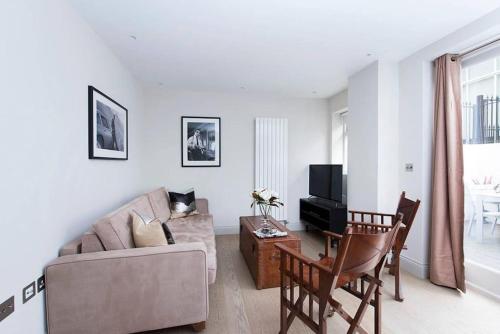 Beautiful 2BR flat with free parking in West London, Londýn (fotografie 8)