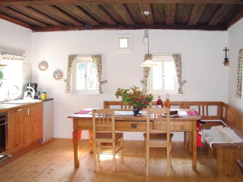 Chalet Waldweber - SWG100 by Interhome, Pension in Kruckenberg bei Vordersdorf