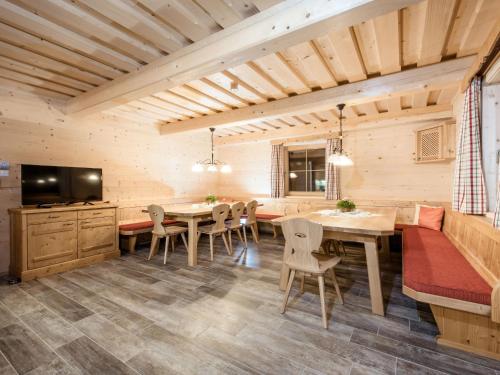 Chalet Grimmingblickhütte - GBM301 by Interhome