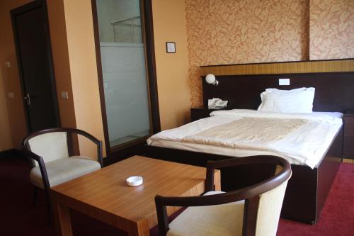 1 queen bed