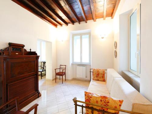 Apartment Vittorio Emanuele-1 by Interhome, Рим (фото 10)