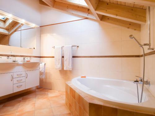 Apartment Aquila by Interhome, Zermatt (photo 7)