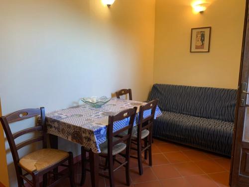 Apartment with 2 bedrooms in Mencarini with shared pool furnished garden and WiFi 40 km from the beach - image 7