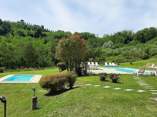 Apartment with 2 bedrooms in Mencarini with shared pool furnished garden and WiFi 40 km from the beach - image 2