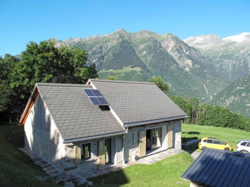 Holiday Home Rustico De Leoni by Interhome